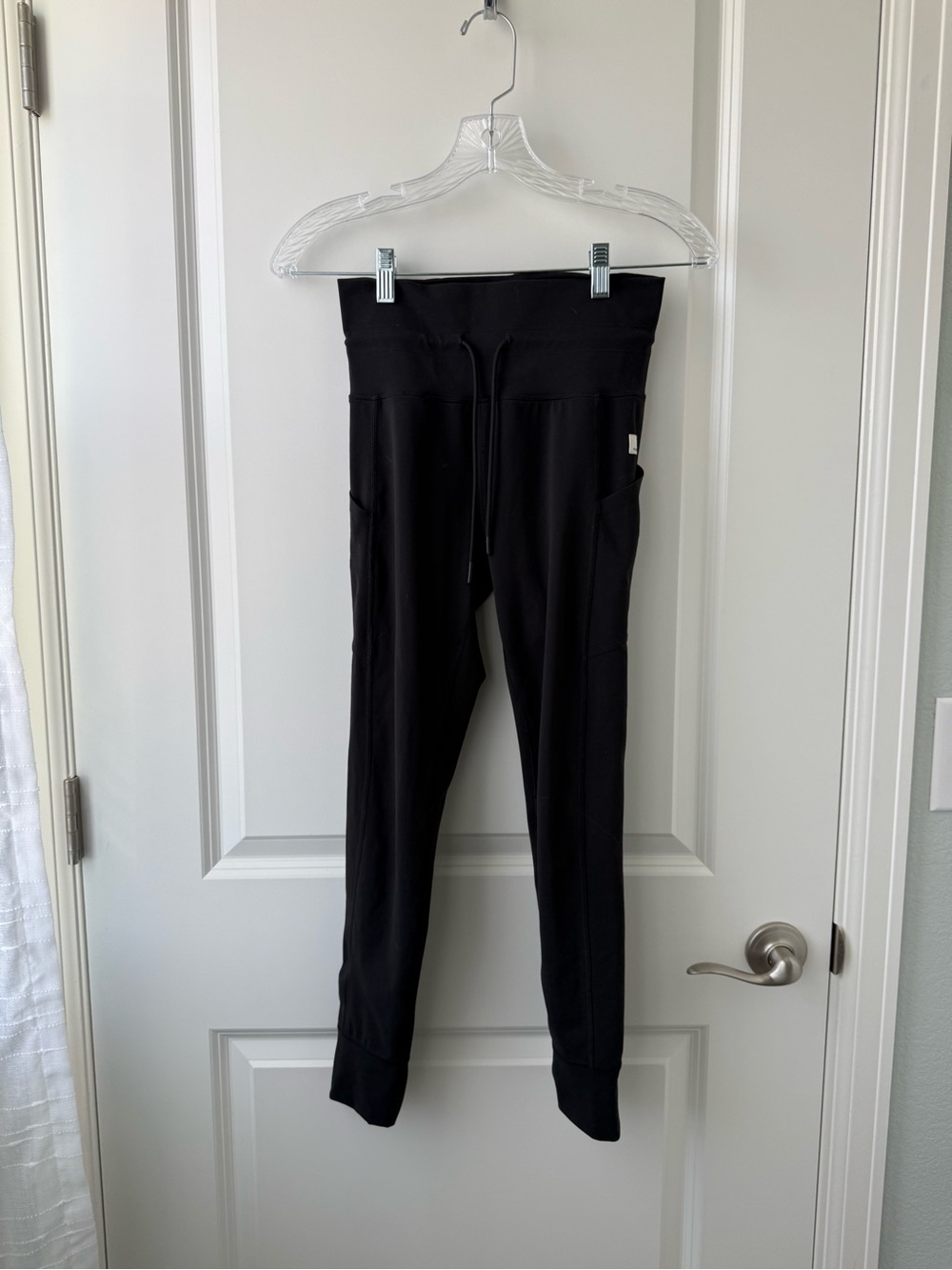 Vuori Black High-Rise Drawstring Leggings with Side Pocket - Picture 3 of 6